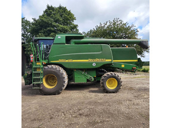 حصادة JOHN DEERE