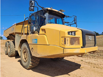 شاحنة قلاب مفصلية CATERPILLAR 730