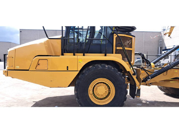 شاحنة قلاب مفصلية CAT 730: صورة 4