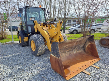 اللودر بعجل CATERPILLAR 906M