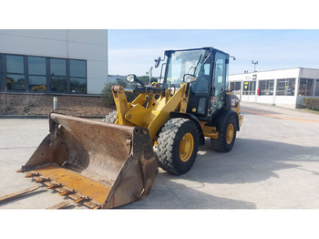 اللودر بعجل CATERPILLAR 906M