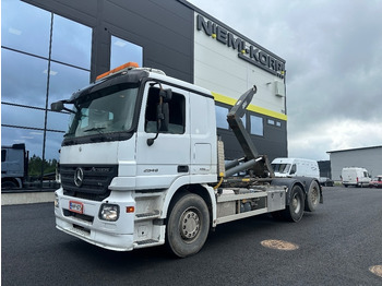 شاحنة ذات خطاف MERCEDES-BENZ Actros 2545