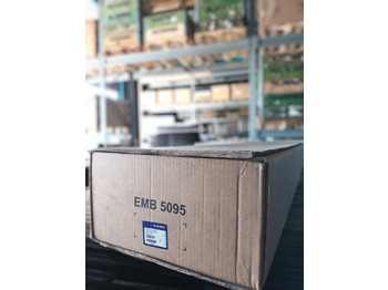 مساحة الزجاج الأمامي VOLVO