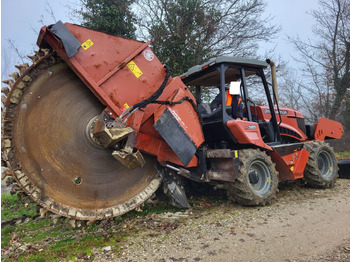 حفارة الخنادق DITCH WITCH