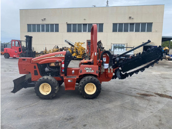 حفارة الخنادق DITCH WITCH