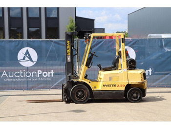 رافعة شوكية تعمل بالغاز HYSTER