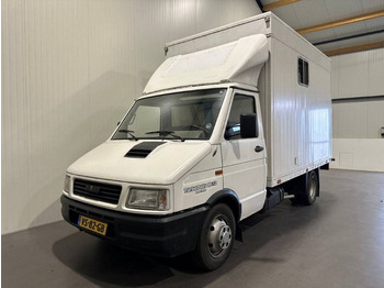 شاحنة نقل خيل IVECO