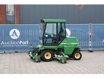 جزازة العشب JOHN DEERE