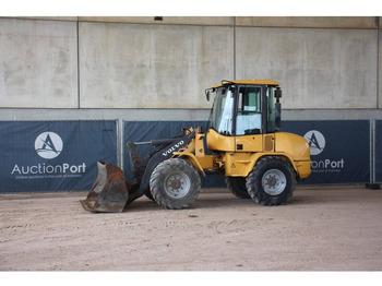 اللودر بعجل VOLVO L30B