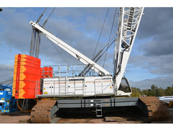 رافعة مجنزرة LIEBHERR