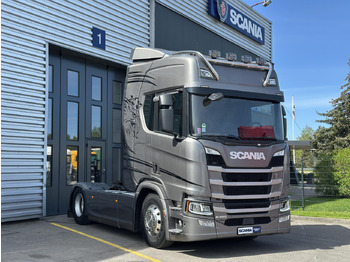 وحدة جر SCANIA R 450