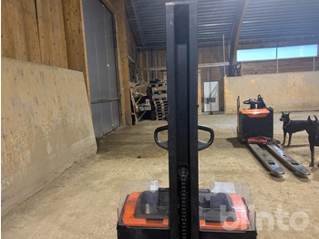 آلة التكديس Toyota SWE080L: صورة 5