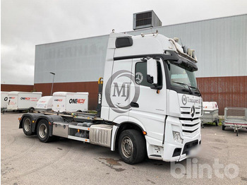 شاحنة MERCEDES-BENZ