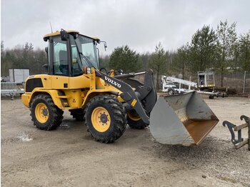 اللودر بعجل Volvo L30G: صورة 1