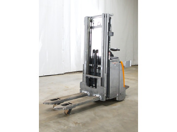 آلة التكديس STILL