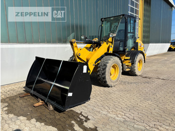 اللودر بعجل CATERPILLAR 908M