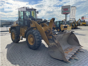 اللودر بعجل CATERPILLAR