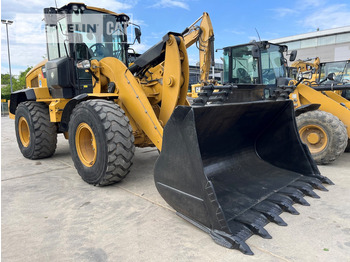 اللودر بعجل CATERPILLAR 938M