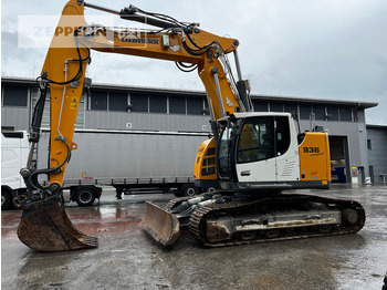 حفار زحاف LIEBHERR R 936