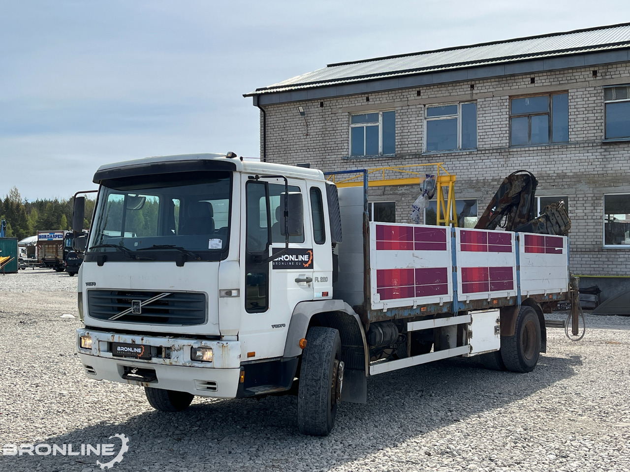 2000 Volvo FL220 4x2 + Hiab 102-4 - شاحنات مسطحة, شاحنة كرين: صورة 2 2000 Volvo FL220 4x2 + Hiab 102-4 - شاحنات مسطحة, شاحنة كرين: صورة 2