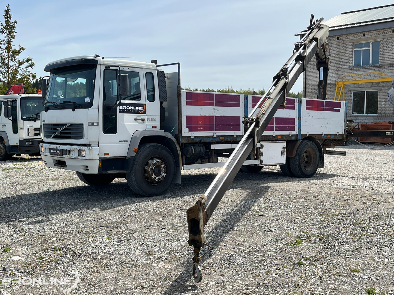 2000 Volvo FL220 4x2 + Hiab 102-4 - شاحنات مسطحة, شاحنة كرين: صورة 1 2000 Volvo FL220 4x2 + Hiab 102-4 - شاحنات مسطحة, شاحنة كرين: صورة 1