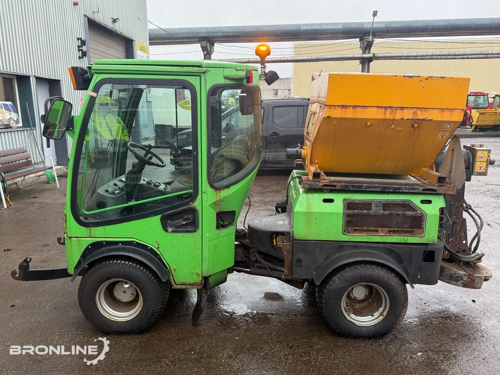 2008 LM TRAC 385 + Spreader - جرافة ثلج: صورة 4 2008 LM TRAC 385 + Spreader - جرافة ثلج: صورة 4