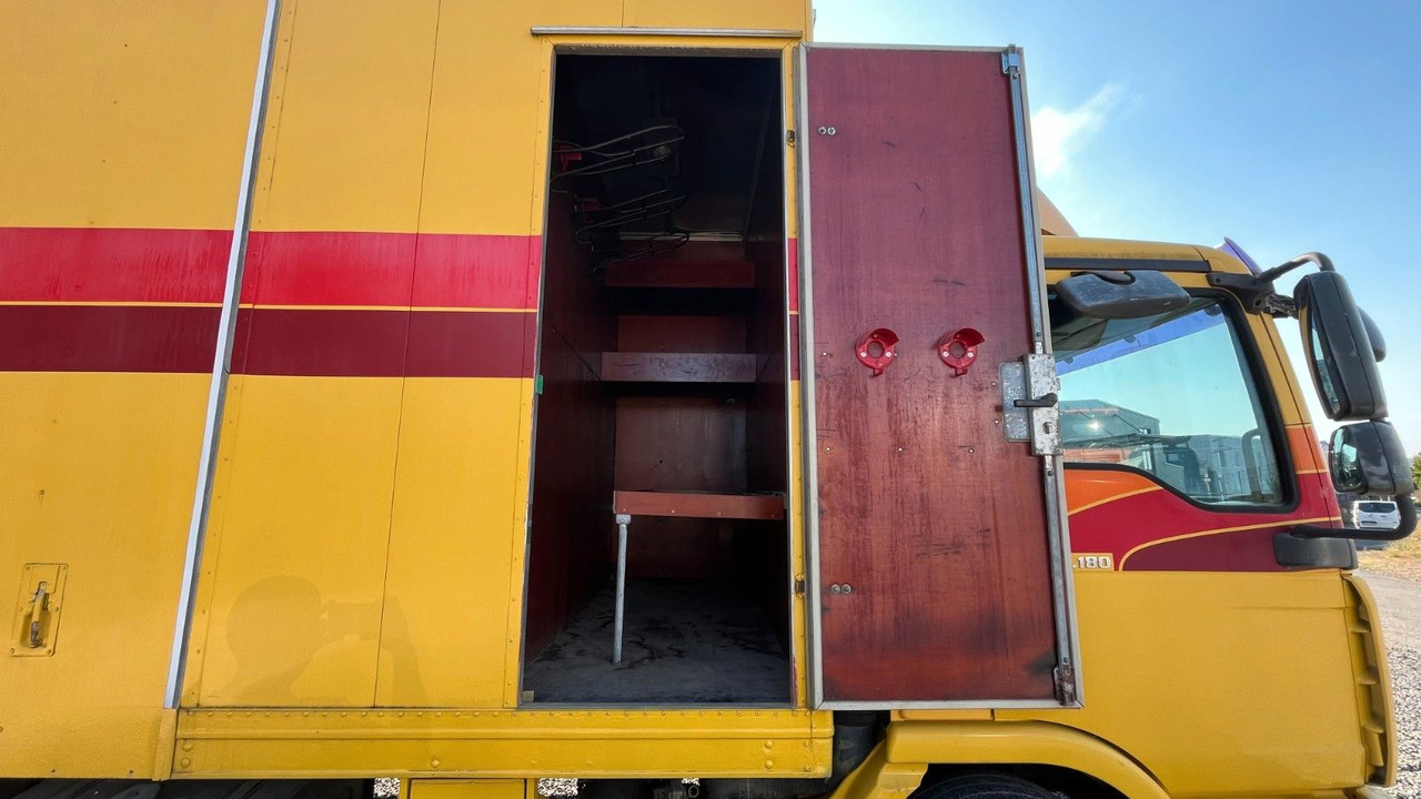 MAN TGL 10.180 Euro 4 Pferdetransporter Horse MAN TGL 10.180 Euro 4 Pferdetransporter Horse - شاحنة نقل خيل: صورة 3 MAN TGL 10.180 Euro 4 Pferdetransporter Horse MAN TGL 10.180 Euro 4 Pferdetransporter Horse - شاحنة نقل خيل: صورة 3