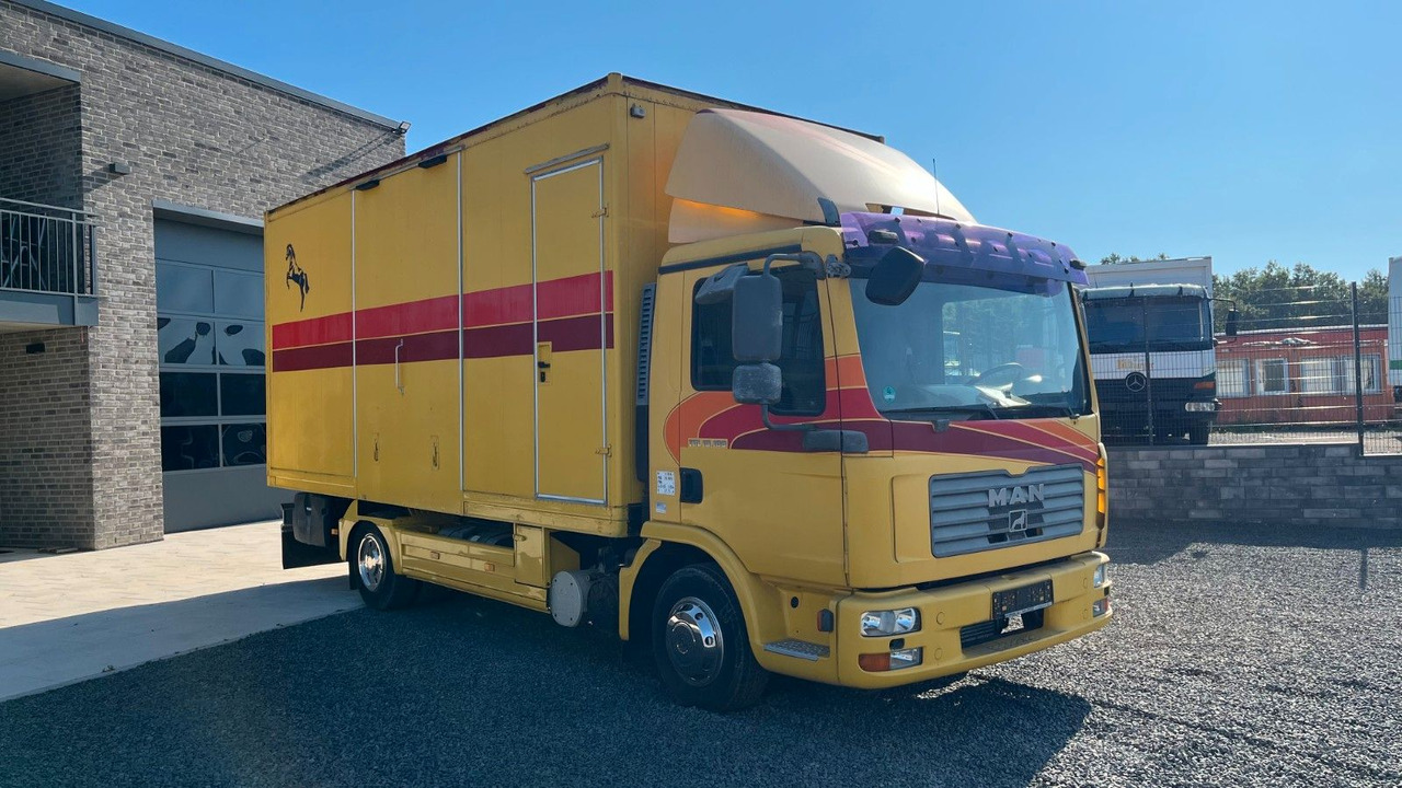 MAN TGL 10.180 Euro 4 Pferdetransporter Horse MAN TGL 10.180 Euro 4 Pferdetransporter Horse - شاحنة نقل خيل: صورة 2 MAN TGL 10.180 Euro 4 Pferdetransporter Horse MAN TGL 10.180 Euro 4 Pferdetransporter Horse - شاحنة نقل خيل: صورة 2