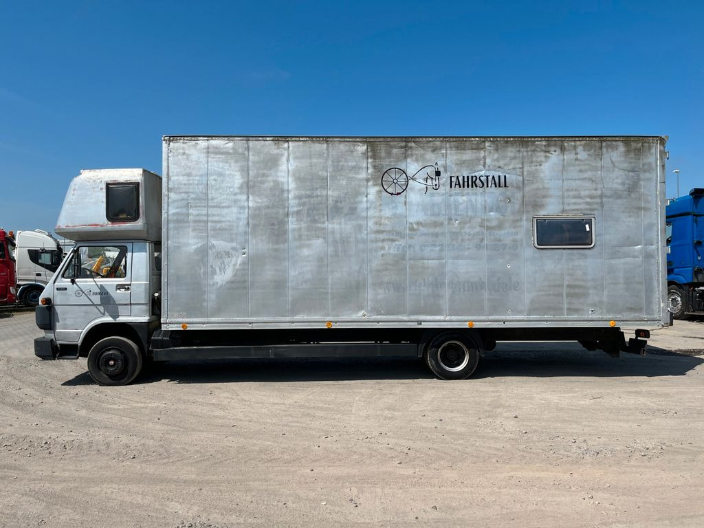 MAN VW-MAN LO2 Koffer Schlafkabine - شاحنة مغلقة الصندوق: صورة 2 MAN VW-MAN LO2 Koffer Schlafkabine - شاحنة مغلقة الصندوق: صورة 2
