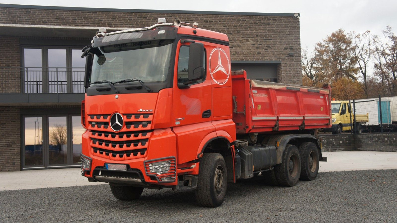 Mercedes-Benz Actros 2663 Dreiseitenkipper Meiller Bordmatik - شاحنة قلاب: صورة 2 Mercedes-Benz Actros 2663 Dreiseitenkipper Meiller Bordmatik - شاحنة قلاب: صورة 2