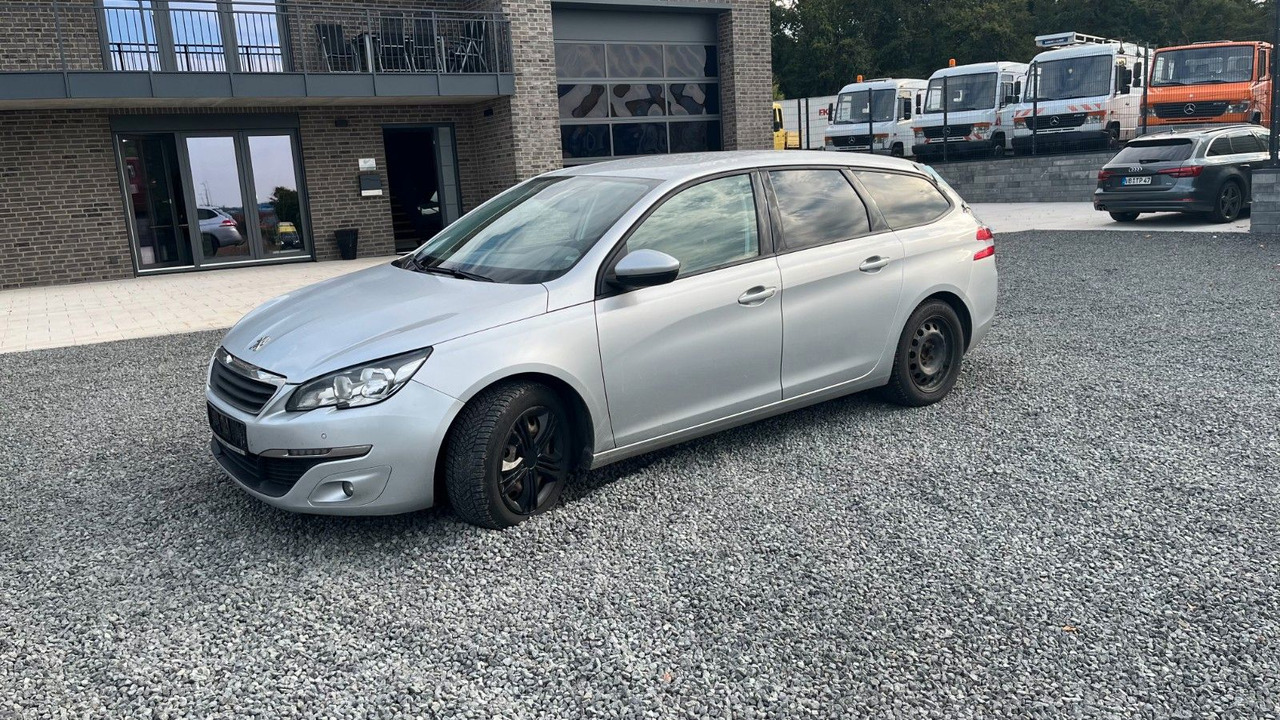 Peugeot 308 SW Active - سيارة ستيشن: صورة 2 Peugeot 308 SW Active - سيارة ستيشن: صورة 2