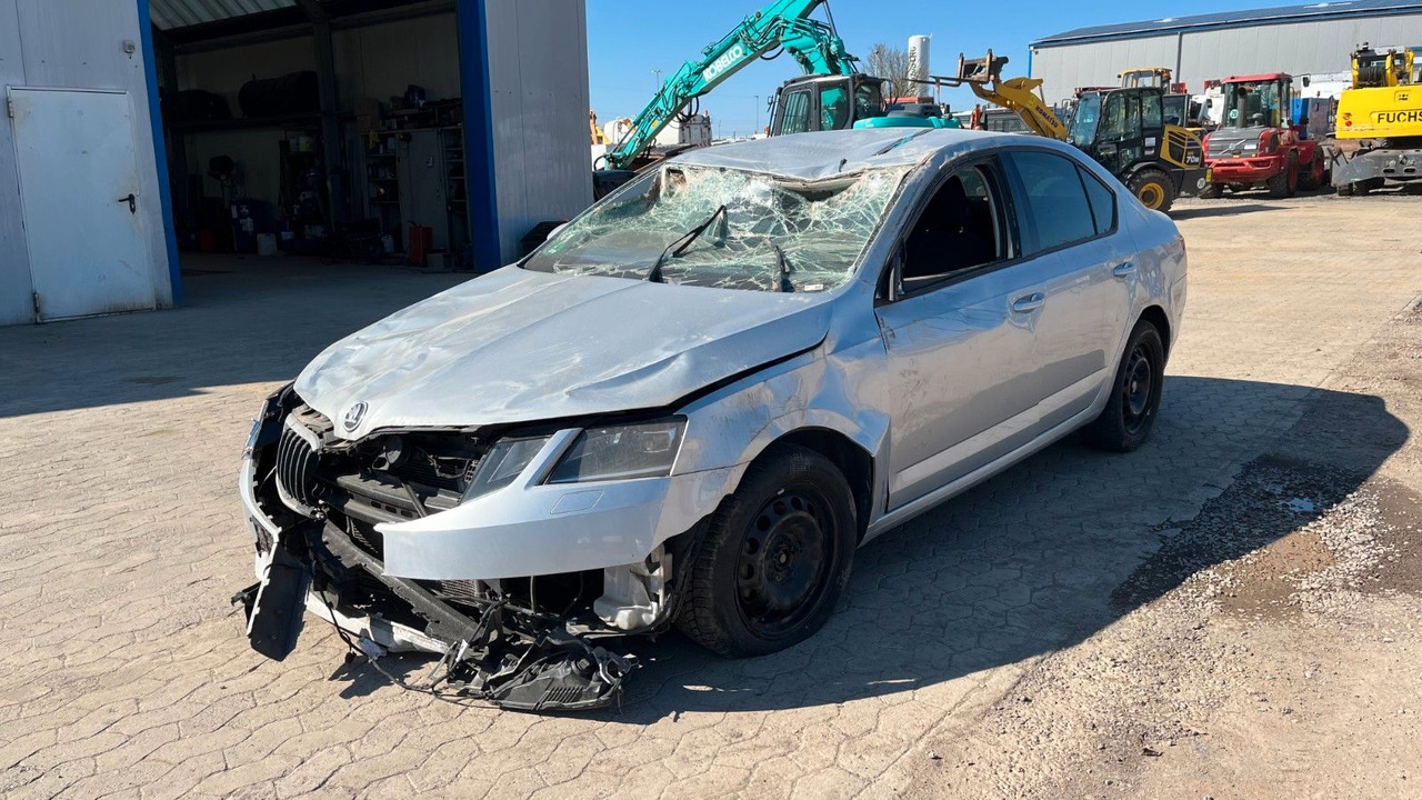 Skoda Octavia Lim. Ambition Unfall - سيارة: صورة 2 Skoda Octavia Lim. Ambition Unfall - سيارة: صورة 2