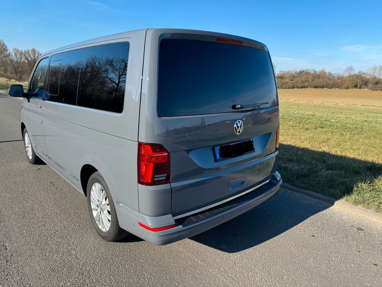 Volkswagen T6.1 Transporter Multivan Generation Six 4x4 - ميكروباص: صورة 5 Volkswagen T6.1 Transporter Multivan Generation Six 4x4 - ميكروباص: صورة 5