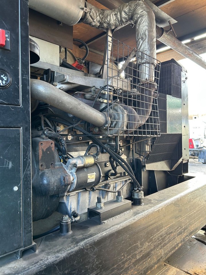 Mercedes-Benz MB 817 4x2 Dieselaggregat 6 Zylinder - شاحنة مقفلة: صورة 2 Mercedes-Benz MB 817 4x2 Dieselaggregat 6 Zylinder - شاحنة مقفلة: صورة 2