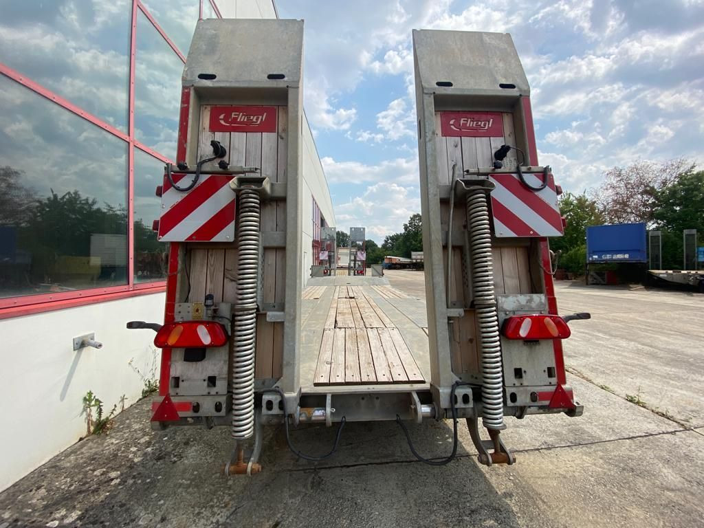 Fliegl DTS 300 3 Achs Tiefladeranhänger - مقطورة مسطحة منخفضة: صورة 5 Fliegl DTS 300 3 Achs Tiefladeranhänger - مقطورة مسطحة منخفضة: صورة 5