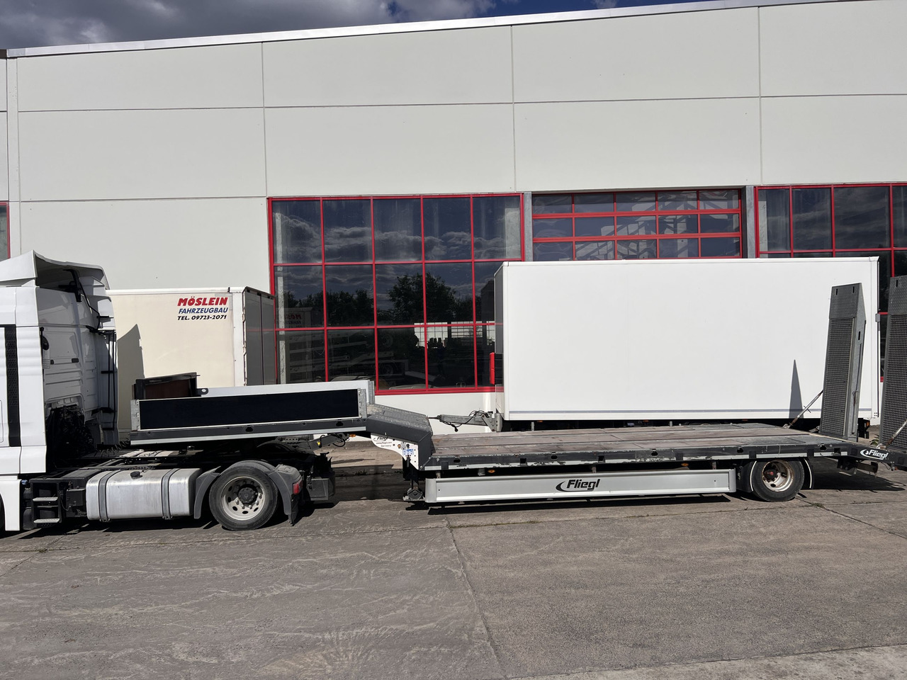 Fliegl SES210 1 Achs Satteltieflader - عربة منخفضة مسطحة نصف مقطورة: صورة 1 Fliegl SES210 1 Achs Satteltieflader - عربة منخفضة مسطحة نصف مقطورة: صورة 1