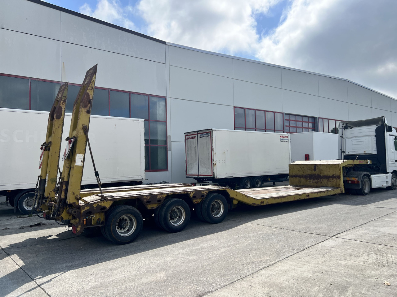 LANGENDORF SATBUE 30/38 3 Achs Tiefbett- Satteltieflader - عربة منخفضة مسطحة نصف مقطورة: صورة 5 LANGENDORF SATBUE 30/38 3 Achs Tiefbett- Satteltieflader - عربة منخفضة مسطحة نصف مقطورة: صورة 5