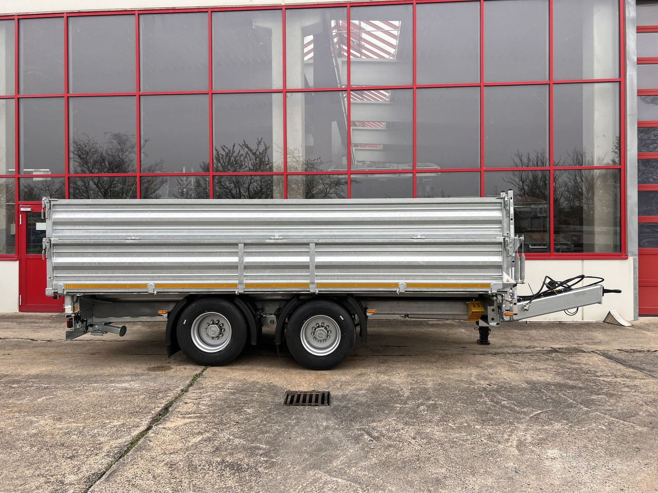 Möslein 19 t Tandem 3 Seiten Kipper TiefladerAufsatzbor - مقطورة قلاب: صورة 1 Möslein 19 t Tandem 3 Seiten Kipper TiefladerAufsatzbor - مقطورة قلاب: صورة 1