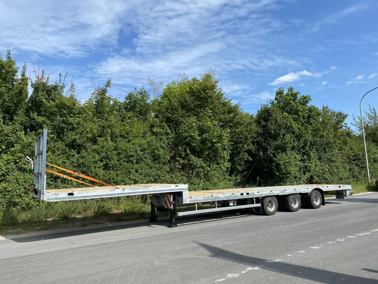 Möslein 3 Achs Tieflader für Fertigteile, Maschinen, Co - نصف مقطورة مسطحة: صورة 1 Möslein 3 Achs Tieflader für Fertigteile, Maschinen, Co - نصف مقطورة مسطحة: صورة 1