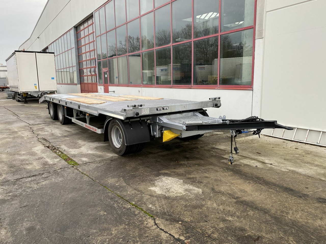 Möslein 3 Achs Tieflader gerader Ladefläche 8,10 m,Neuf - مقطورة مسطحة منخفضة: صورة 4 Möslein 3 Achs Tieflader gerader Ladefläche 8,10 m,Neuf - مقطورة مسطحة منخفضة: صورة 4