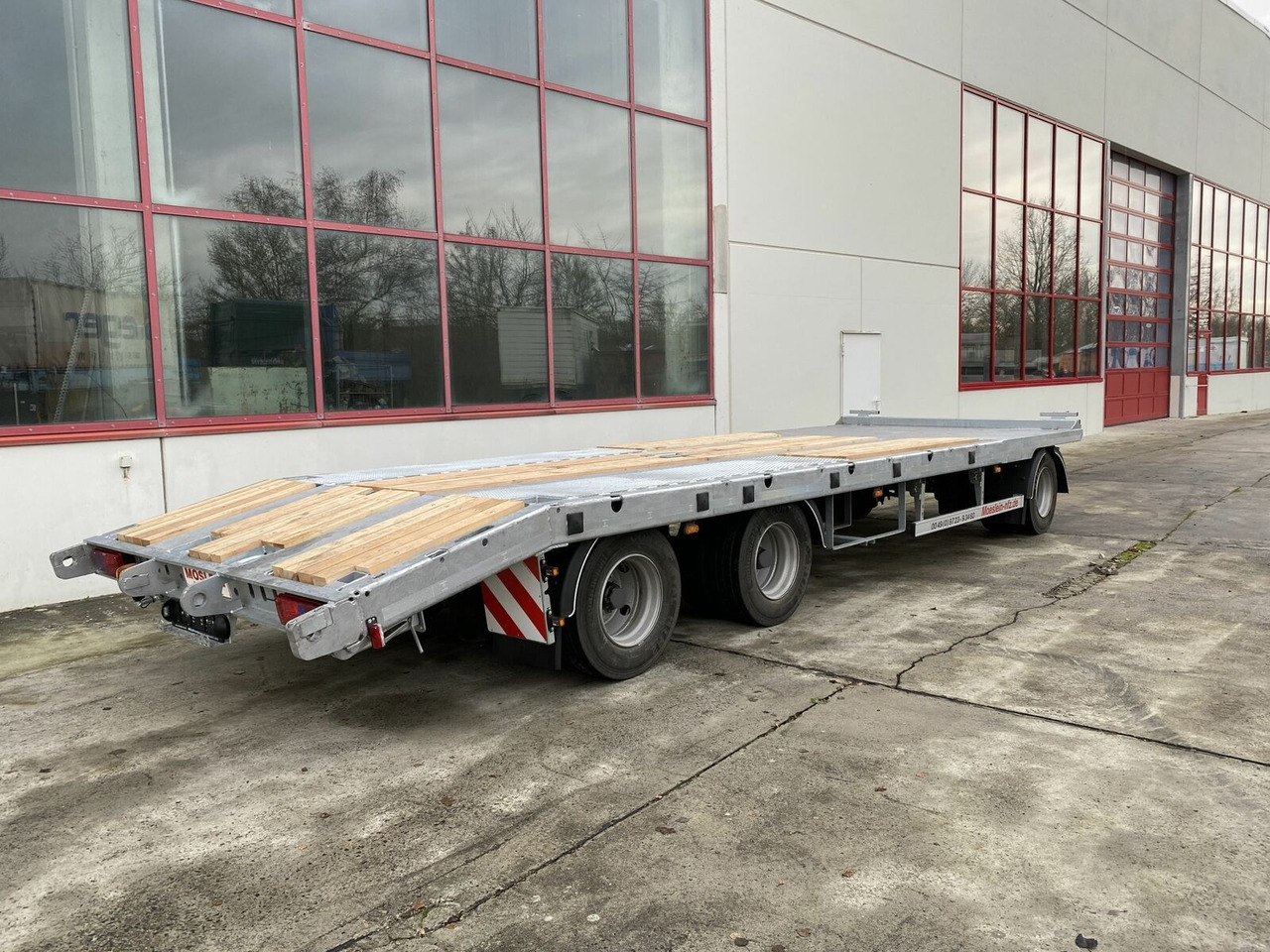 Möslein 3 Achs Tieflader gerader Ladefläche 9 m, Neufah - مقطورة مسطحة منخفضة: صورة 4 Möslein 3 Achs Tieflader gerader Ladefläche 9 m, Neufah - مقطورة مسطحة منخفضة: صورة 4