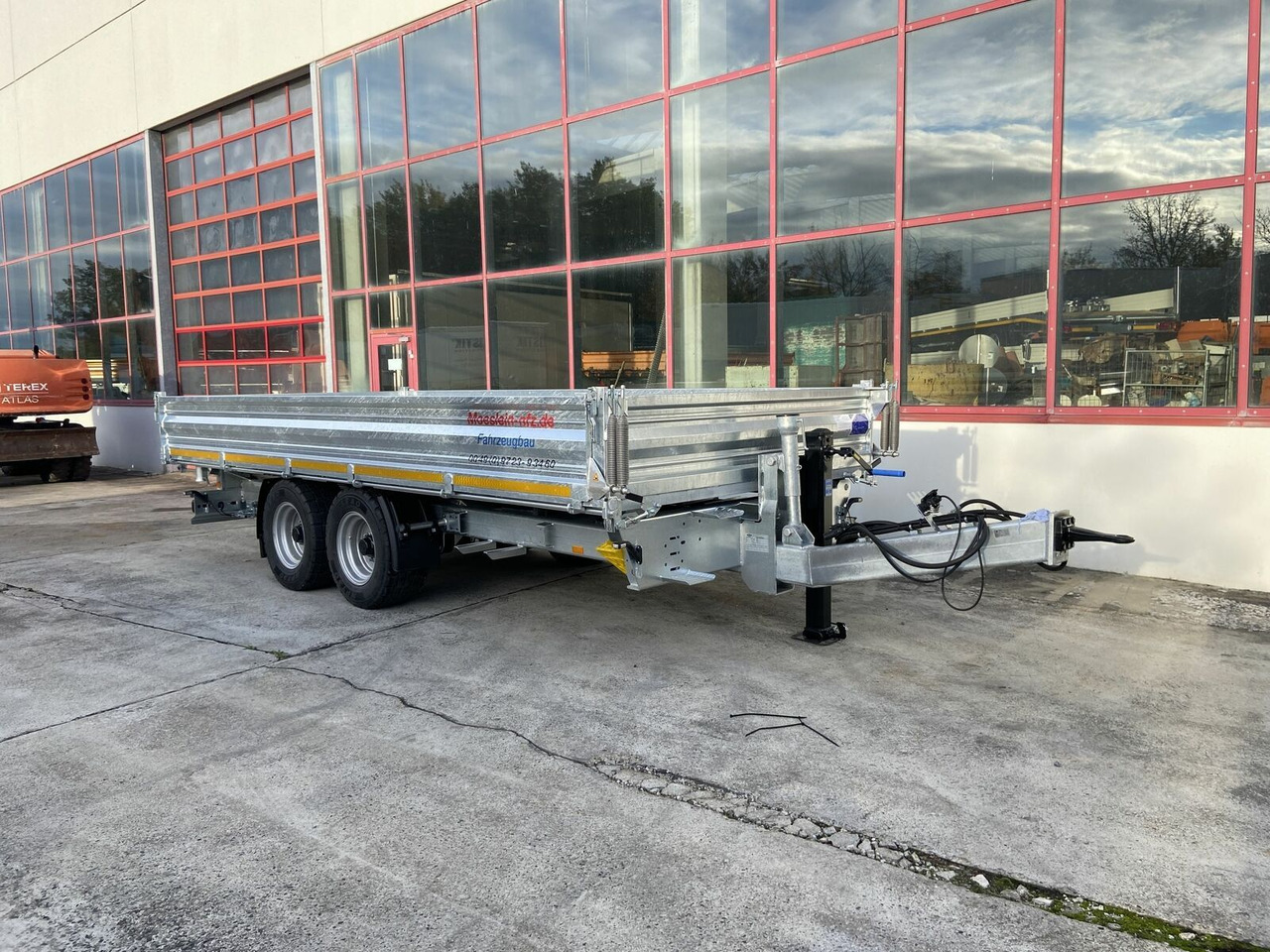 Möslein Kipper Tieflader, Breite Reifen-- Neufahrzeug - - مقطورة قلاب: صورة 2 Möslein Kipper Tieflader, Breite Reifen-- Neufahrzeug - - مقطورة قلاب: صورة 2
