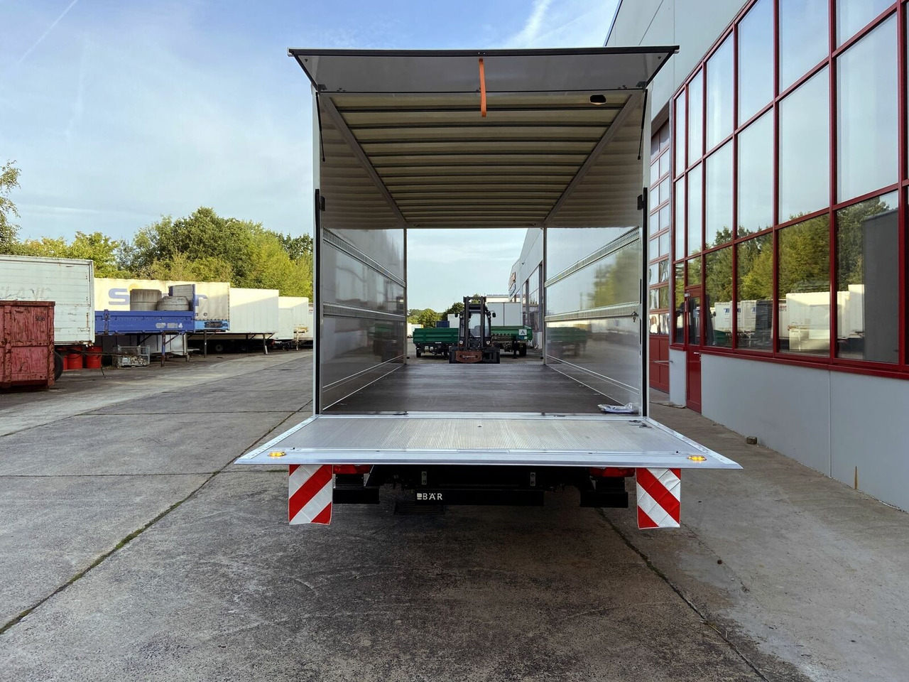 Möslein NEUER Tandem Koffer, Ladebordwand+ Durchladbar - مقطورة صندوق مغلق: صورة 5 Möslein NEUER Tandem Koffer, Ladebordwand+ Durchladbar - مقطورة صندوق مغلق: صورة 5