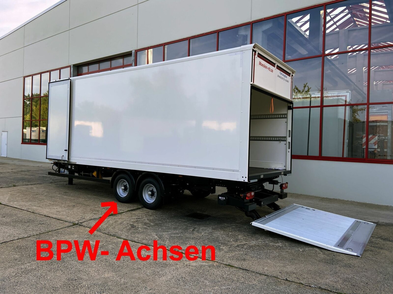 Möslein NEUER Tandem Koffer, Ladebordwand+ Durchladbar - مقطورة صندوق مغلق: صورة 4 Möslein NEUER Tandem Koffer, Ladebordwand+ Durchladbar - مقطورة صندوق مغلق: صورة 4