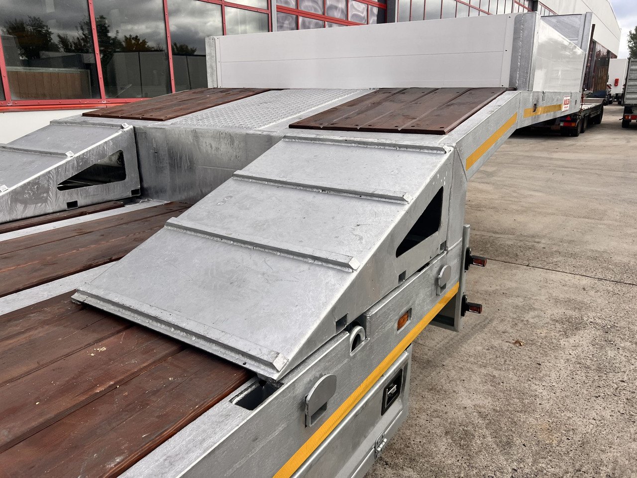 Möslein ST 3 3 Achs Satteltieflader neu - عربة منخفضة مسطحة نصف مقطورة: صورة 4 Möslein ST 3 3 Achs Satteltieflader neu - عربة منخفضة مسطحة نصف مقطورة: صورة 4