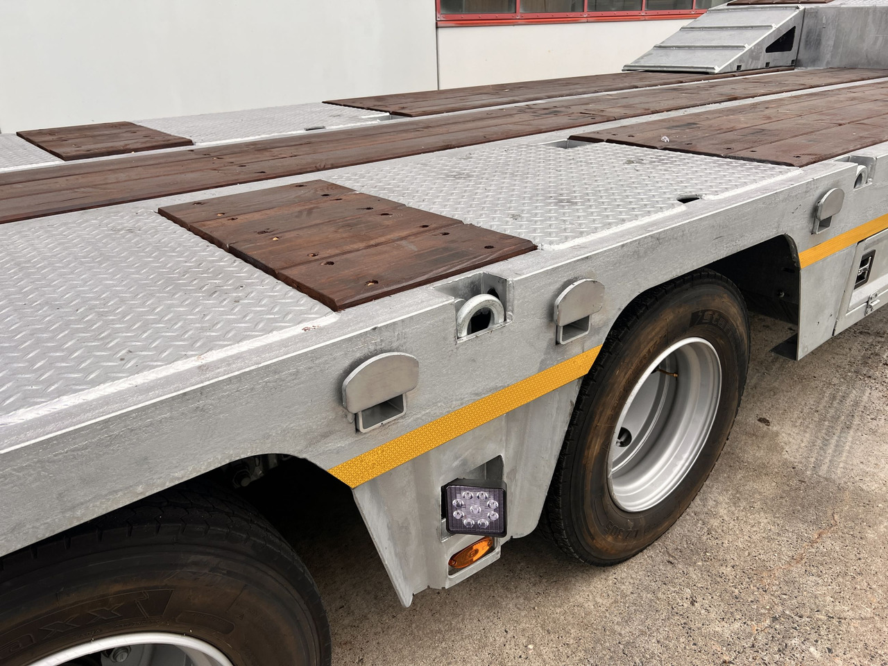 Möslein ST 3 3 Achs Satteltieflader neu - عربة منخفضة مسطحة نصف مقطورة: صورة 2 Möslein ST 3 3 Achs Satteltieflader neu - عربة منخفضة مسطحة نصف مقطورة: صورة 2