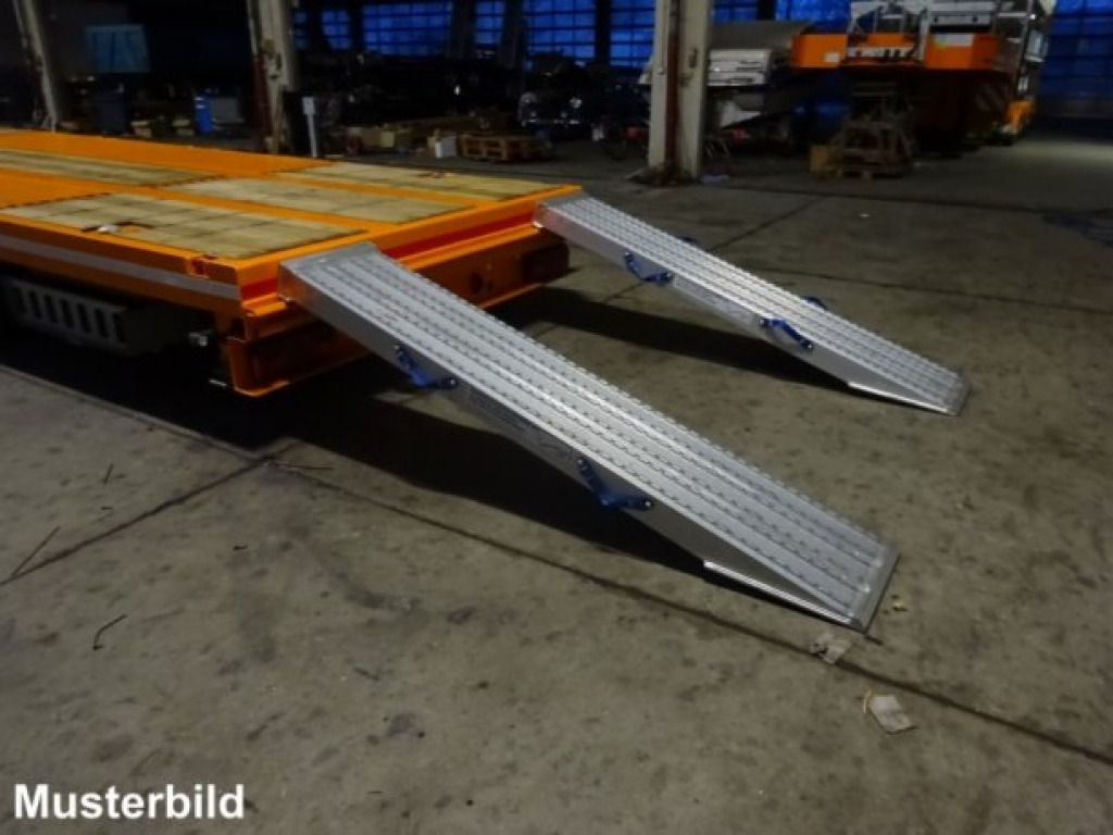 Möslein ST 3 Plato 8,7 3 Achs Satteltieflader Plato 45 t GGfür Fertigteile, Baumaschinen - عربة منخفضة مسطحة نصف مقطورة: صورة 2 Möslein ST 3 Plato 8,7 3 Achs Satteltieflader Plato 45 t GGfür Fertigteile, Baumaschinen - عربة منخفضة مسطحة نصف مقطورة: صورة 2
