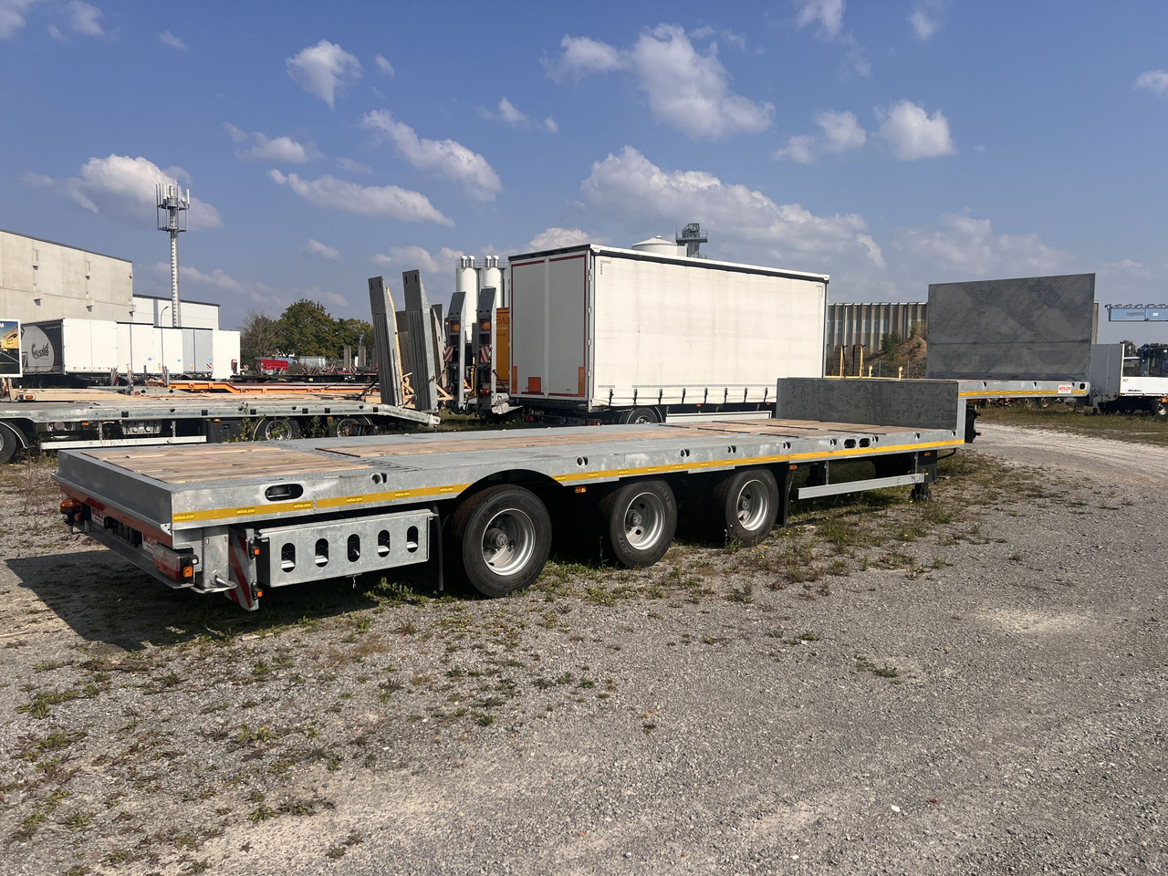 Möslein ST 3 Plato 8,7 3 Achs Satteltieflader Plato 45 t GGfür Fertigteile, Baumaschinen - عربة منخفضة مسطحة نصف مقطورة: صورة 3 Möslein ST 3 Plato 8,7 3 Achs Satteltieflader Plato 45 t GGfür Fertigteile, Baumaschinen - عربة منخفضة مسطحة نصف مقطورة: صورة 3