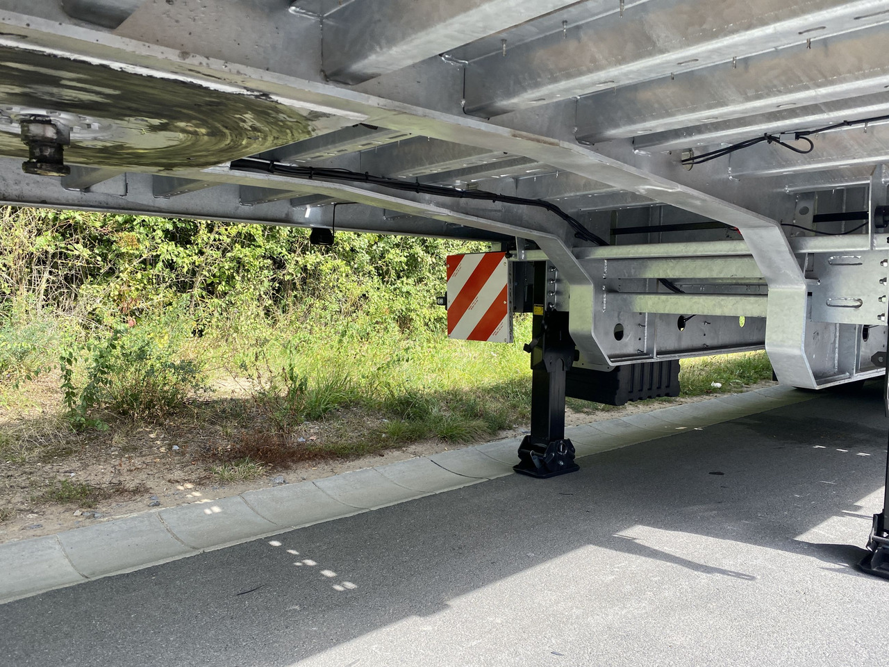 Möslein ST 3-Plato 9,4 3 Achs Satteltieflader Plato 45 t GGfür Fertigteile, Baumaschinen oder Container - عربة منخفضة مسطحة نصف مقطورة: صورة 5 Möslein ST 3-Plato 9,4 3 Achs Satteltieflader Plato 45 t GGfür Fertigteile, Baumaschinen oder Container - عربة منخفضة مسطحة نصف مقطورة: صورة 5