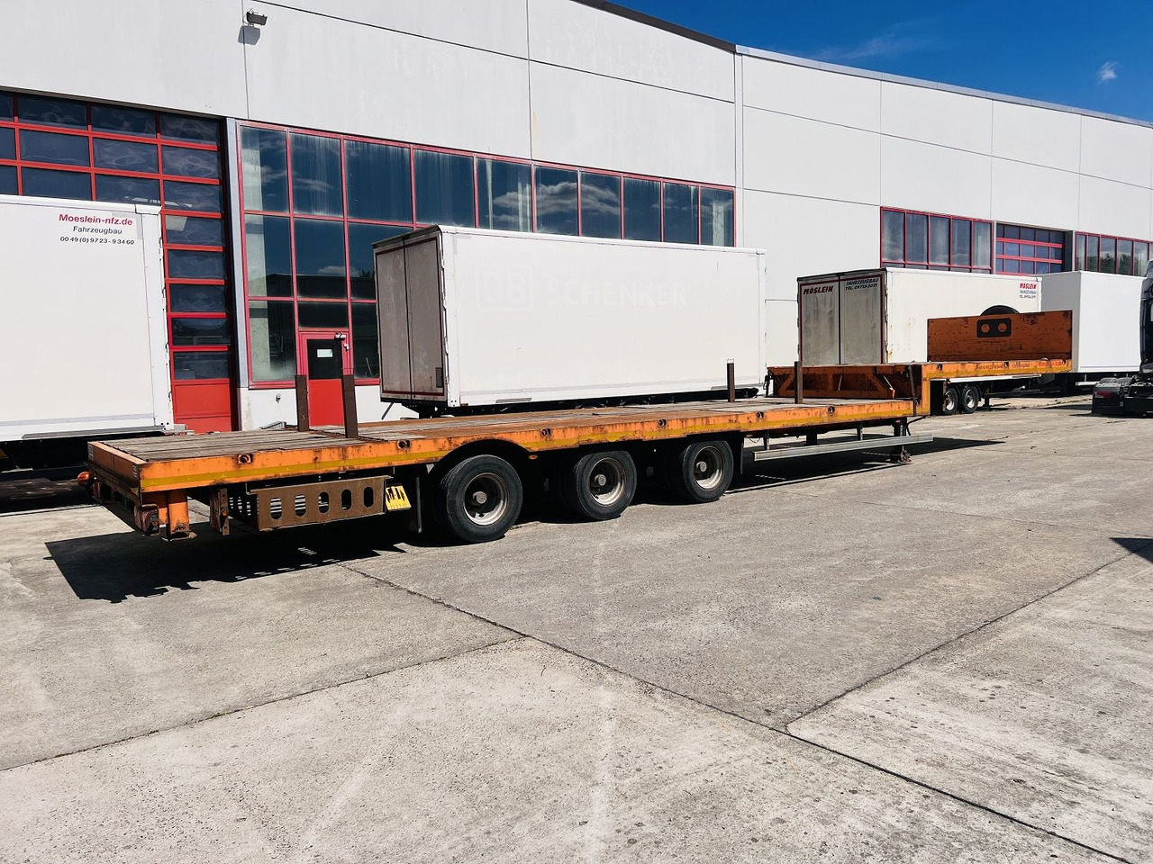 Möslein STO 3 Schwebheim 3 Achs Satteltieflader Plato 45 t GGfür Fertigteile, Baumaschinen oder Container - عربة منخفضة مسطحة نصف مقطورة: صورة 2 Möslein STO 3 Schwebheim 3 Achs Satteltieflader Plato 45 t GGfür Fertigteile, Baumaschinen oder Container - عربة منخفضة مسطحة نصف مقطورة: صورة 2